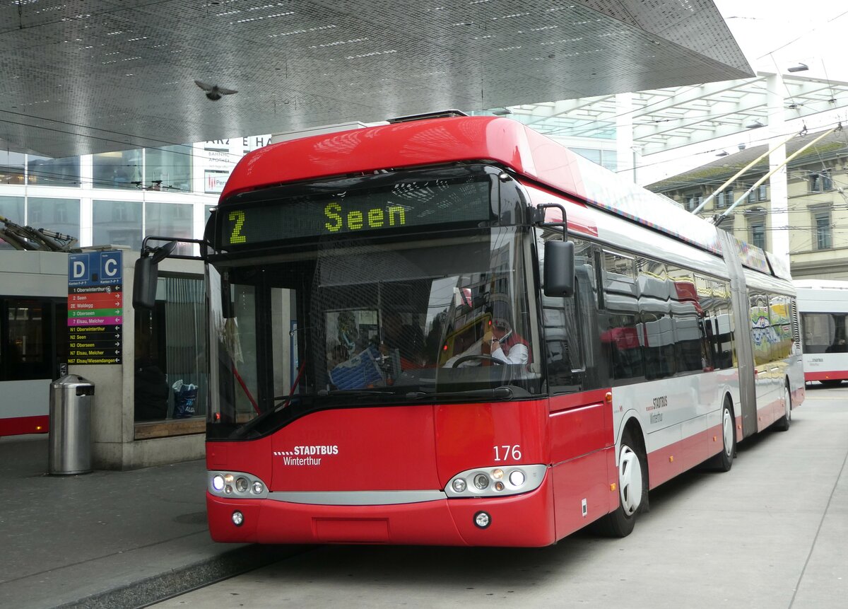 (242'516) - SW Winterthur - Nr. 176 - Solaris Gelenktrolleybus am 12. November 2022 beim Hauptbahnhof Winterthur