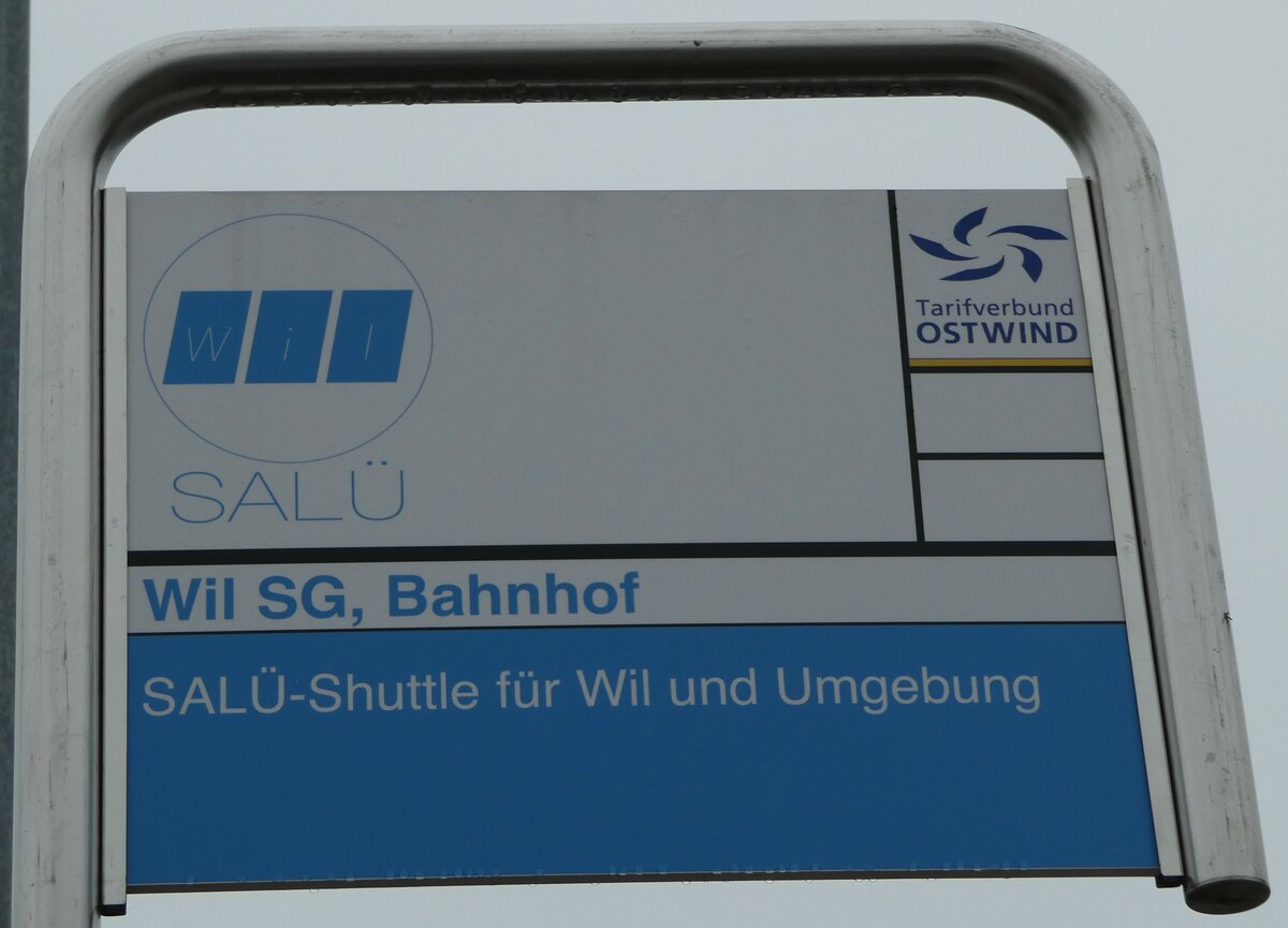 (242'615) - SAL-Haltestellenschild - Wil, Bahnhof - am 13. November 2022