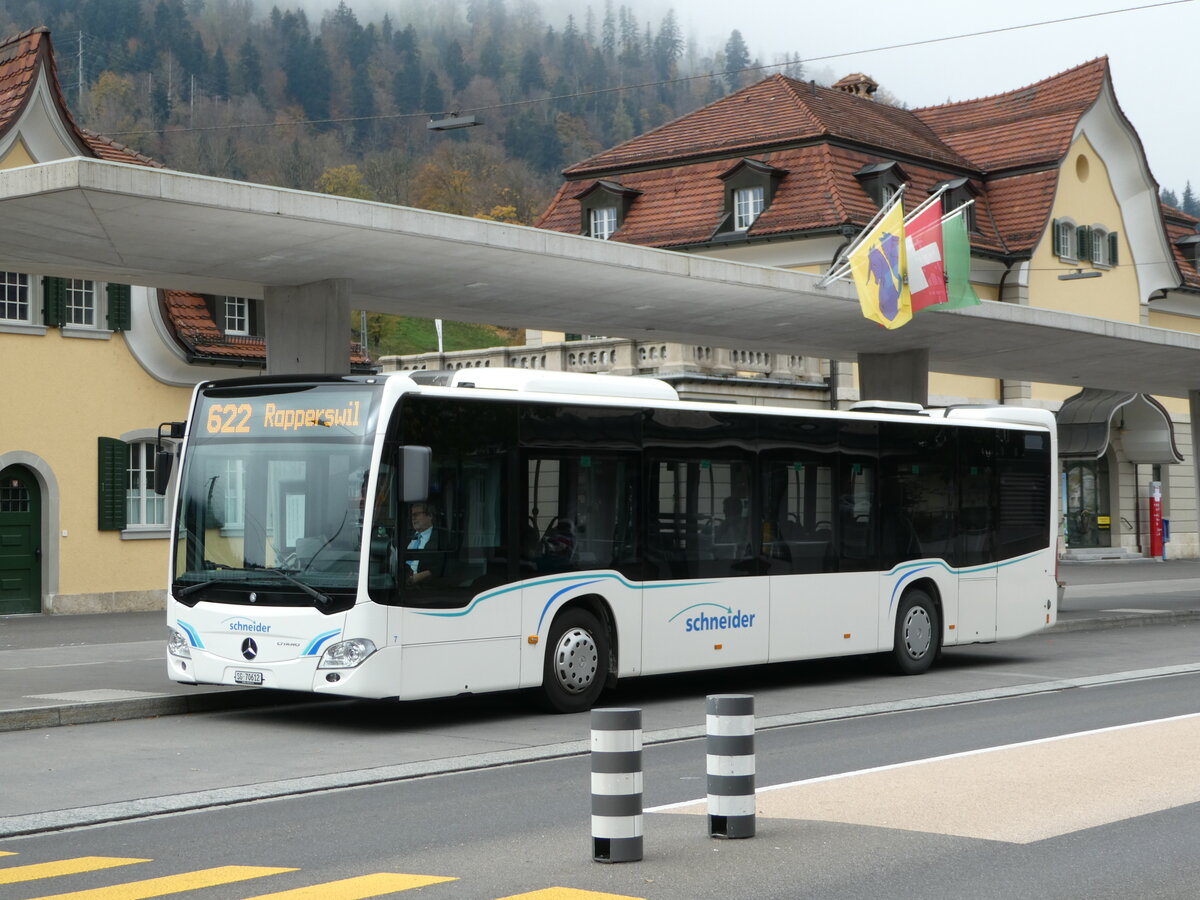 (242'623) - Schneider, Ermenswil - Nr. 7/SG 70'612 - Mercedes am 13. November 2022 beim Bahnhof Wattwil