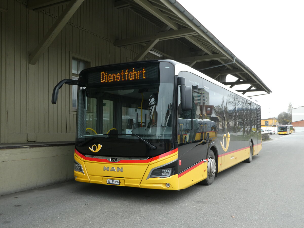 (242'631) - PostAuto Ostschweiz - SZ 29'880 - MAN am 13. November 2022 beim Bahnhof Uznach