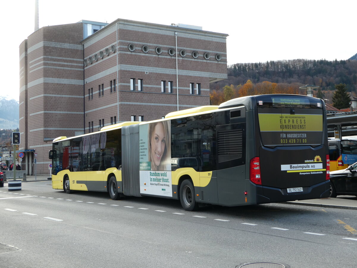 (243'022) - STI Thun - Nr. 162/BE 752'162 - Mercedes am 19. November 2022 beim Bahnhof Spiez