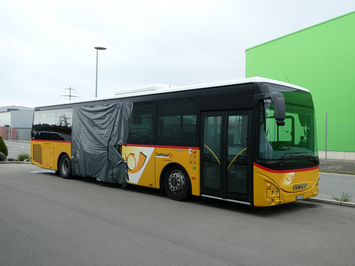 (243'163) - CarPostal Ouest - VD 457'063 - Iveco am 27. November 2022 in Kerzers, Interbus