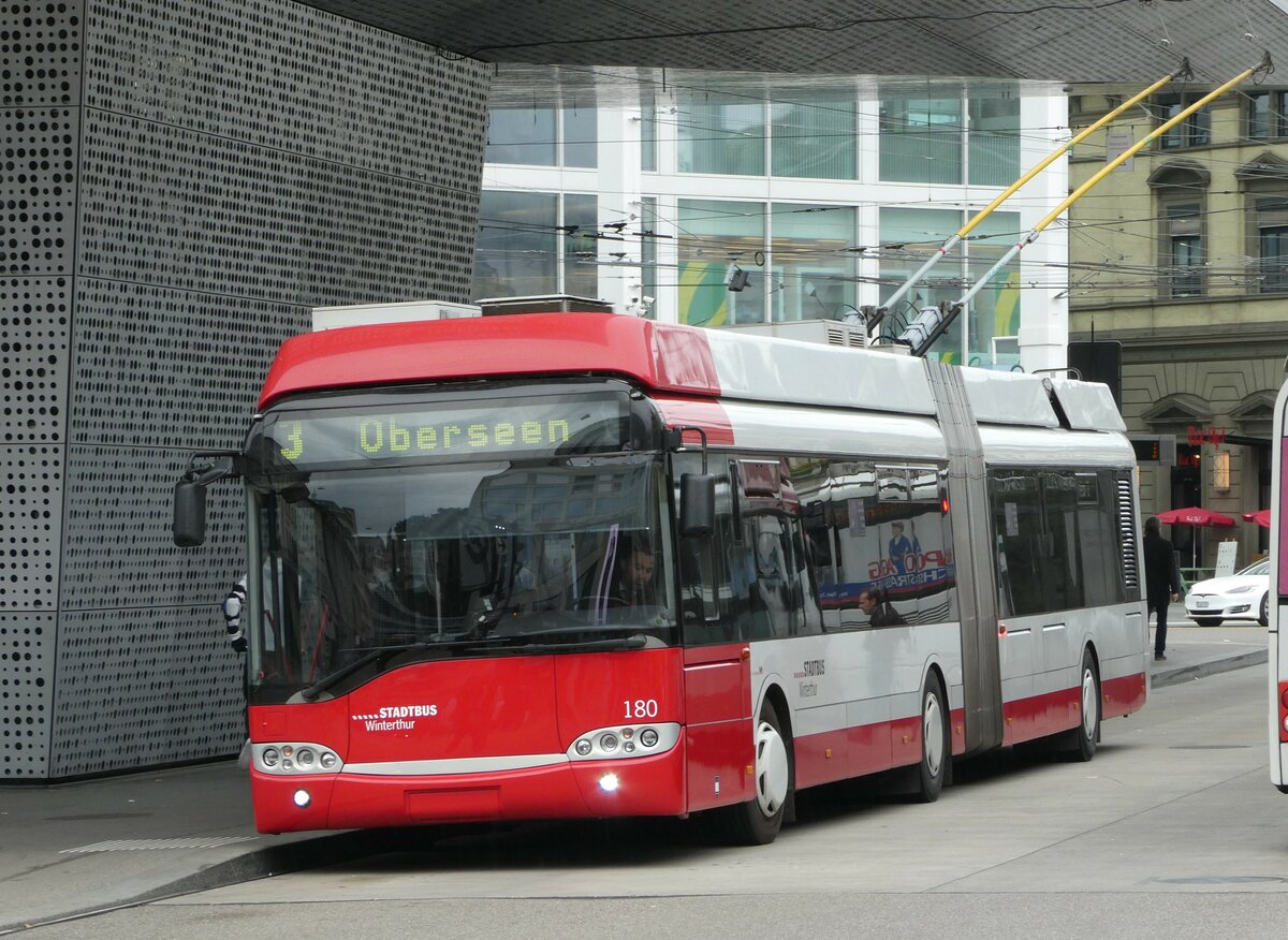 (243'262) - SW Winterthur - Nr. 180 - Solaris Gelenktrolleybus am 29. November 2022 beim Hauptbahnhof Winterthur