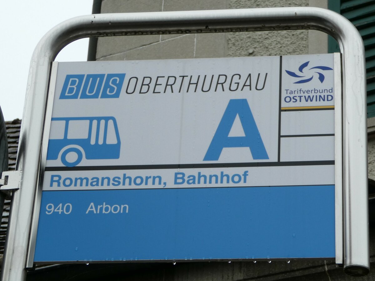 (243'297) - BUS OBERTHURGAU-Haltestellenschild - Romanshorn, Bahnhof - am 29. November 2022