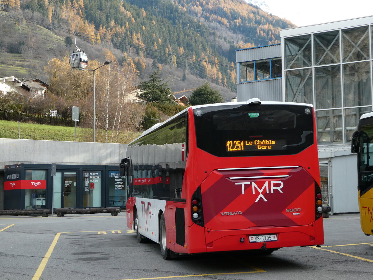 (243'386) - TMR Martigny - Nr. 161/VS 1105 - Volvo am 3. Dezember 2022 beim Bahnhof Le Chble