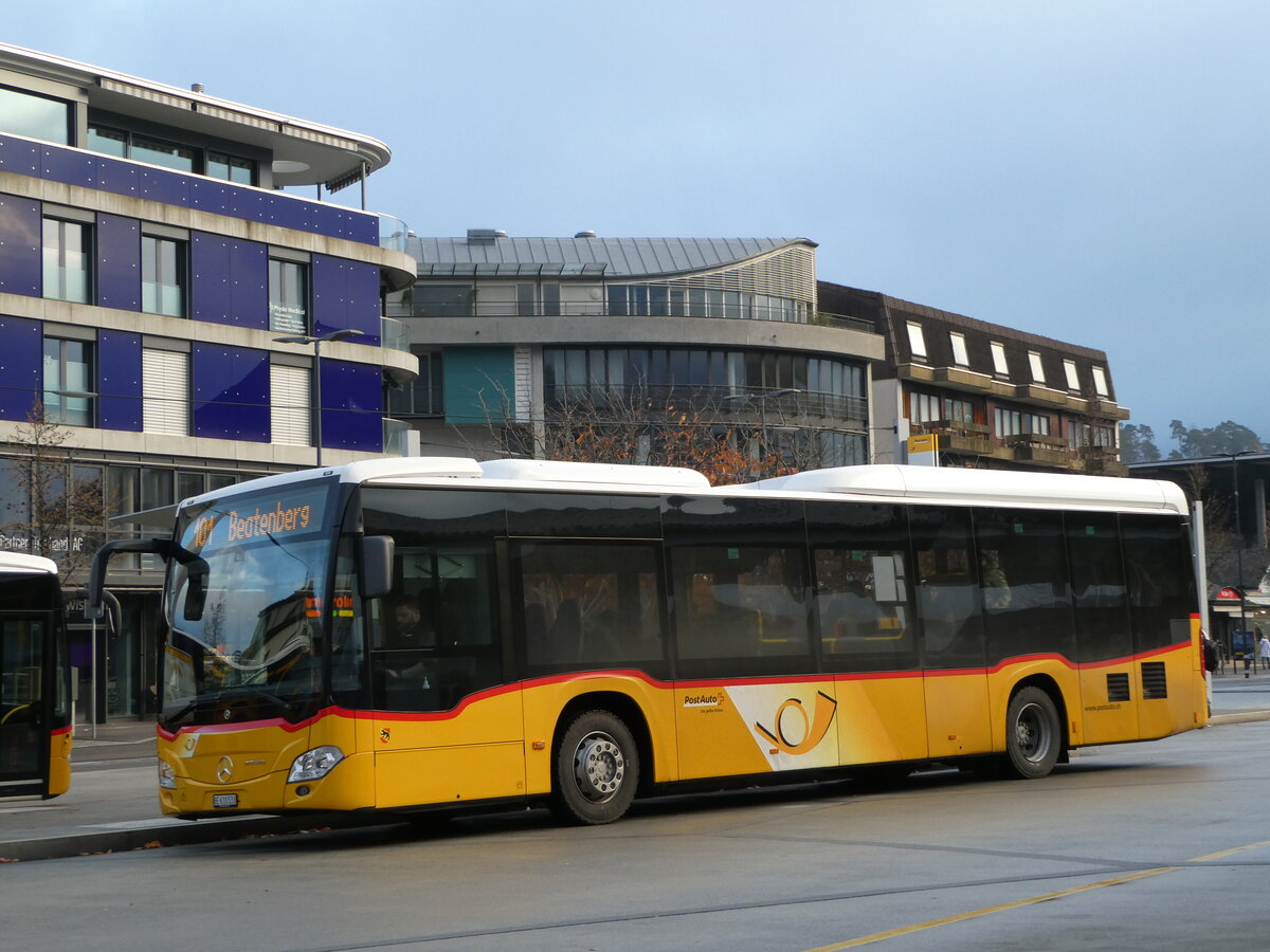 (243'456) - PostAuto Bern - BE 620'533 - Mercedes am 4. Dezember 2022 beim Bahnhof Interlaken West