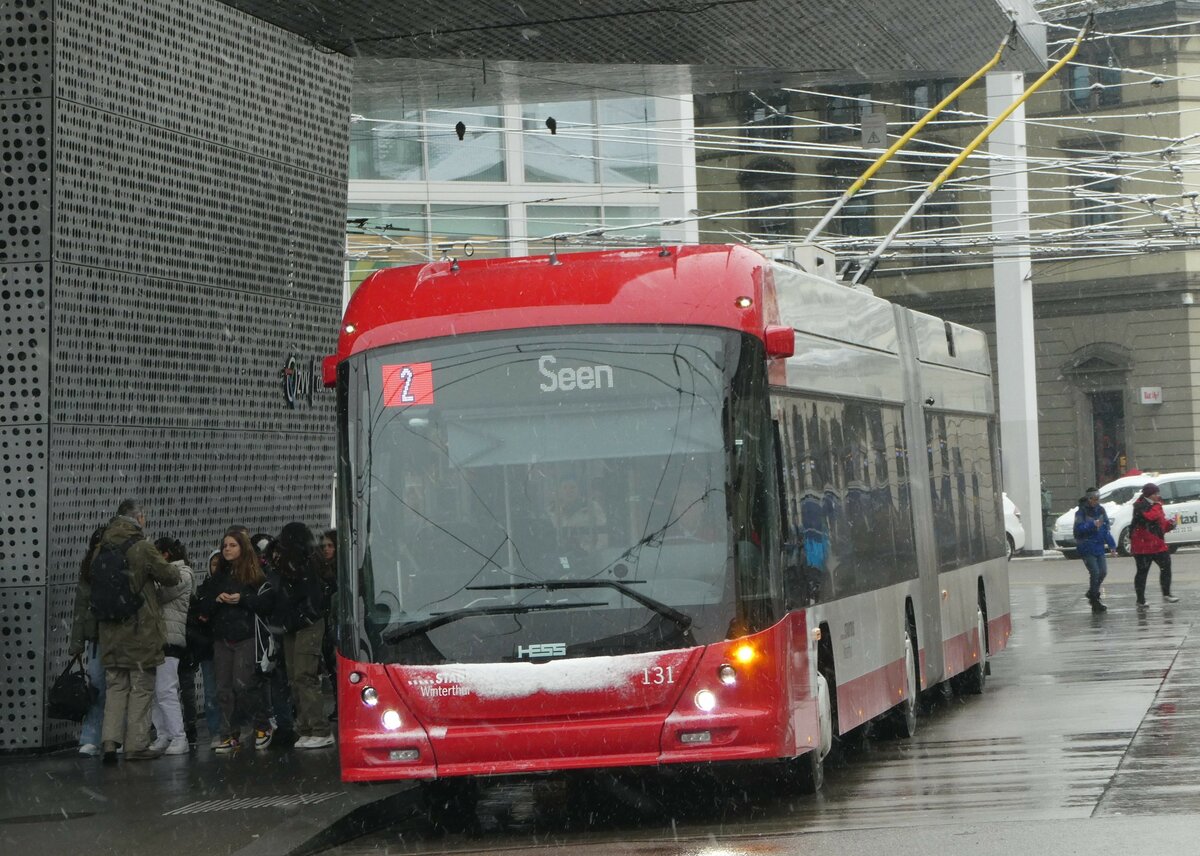 (243'966) - SW Winterthur - Nr. 131 - Hess/Hess Gelenktrolleybus am 16. Dezember 2022 beim Hauptbahnhof Winterthur