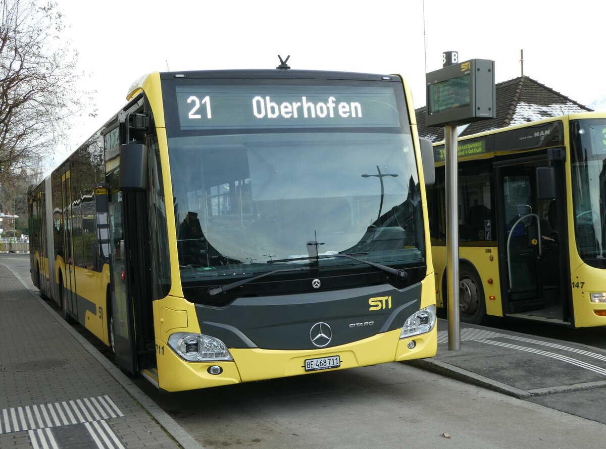 (244'051) - STI Thun - Nr. 711/BE 468'711 - Mercedes am 19. Dezember 2022 beim Bahnhof Thun