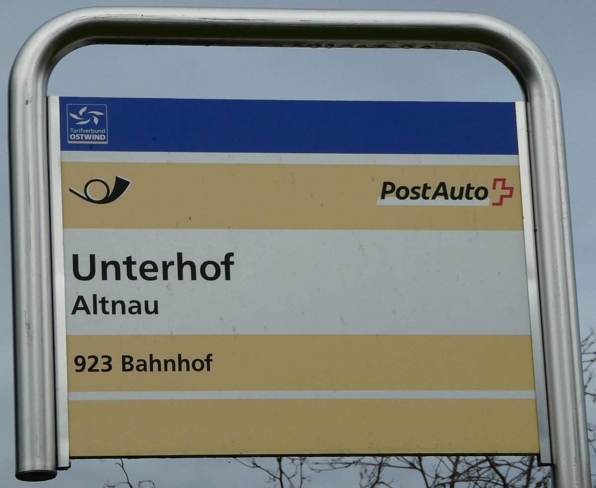 (244'089) - PostAuto-Haltestellenschild - Altnau, Unterhof - am 21. Dezember 2022