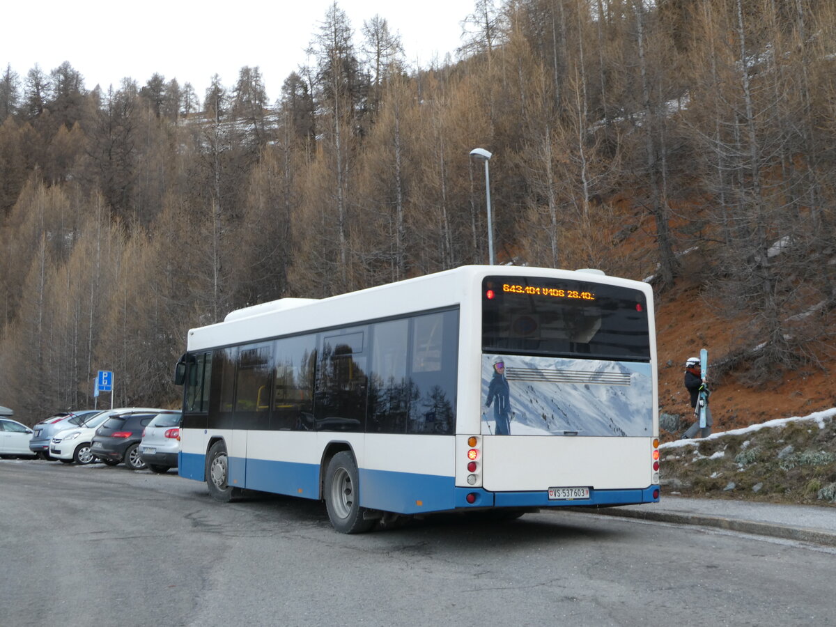 (244'124) - Interbus, Kerzers - VS 537'603 - Scania/Hess (ex VBL Luzern Nr. 617) am 26. Dezember 2022 in Chandolin, Tlsige (Einsatz Michel)
