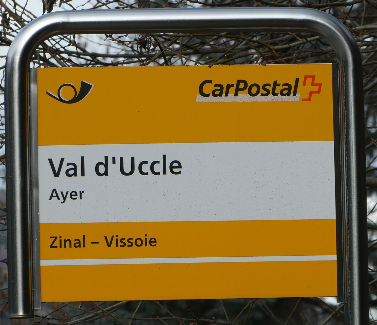(244'159) - PostAuto-Haltestellenschild - Ayer, Val d'Uccle - am 26. Dezember 2022