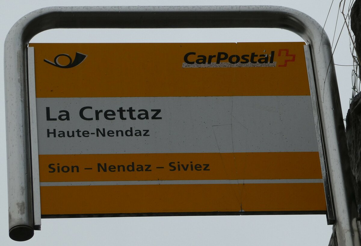 (244'210) - PostAuto-Haltestellenschild - Haute-Nendaz, La Crettaz - am 26. Dezember 2022