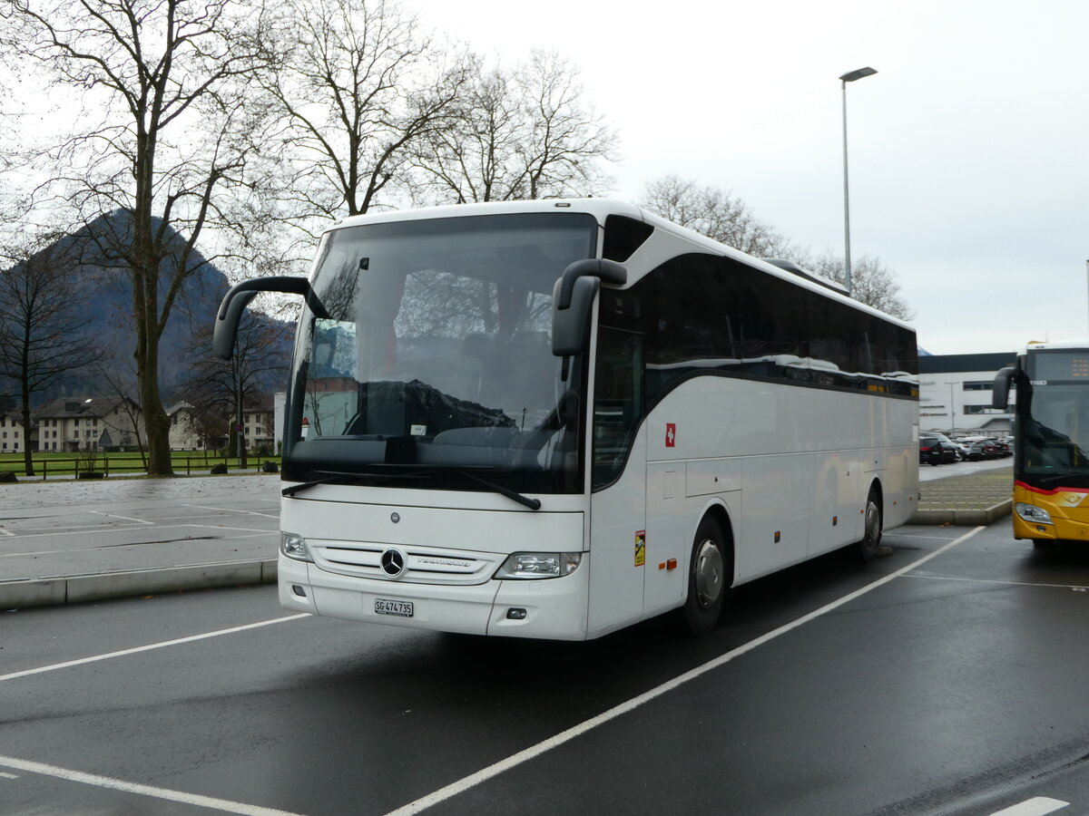(244'291) - Vega Tour, Luzern - SG 474'735 - Mercedes am 31. Dezember 2022 beim Bahnhof Interlaken Ost