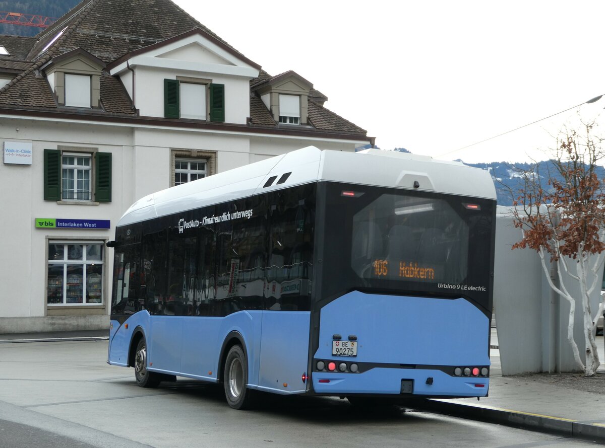 (244'302) - PostAuto Bern - BE 90'275 - Solaris (ex BE 610'546) am 31. Dezember 2022 beim Bahnhof Interlaken West