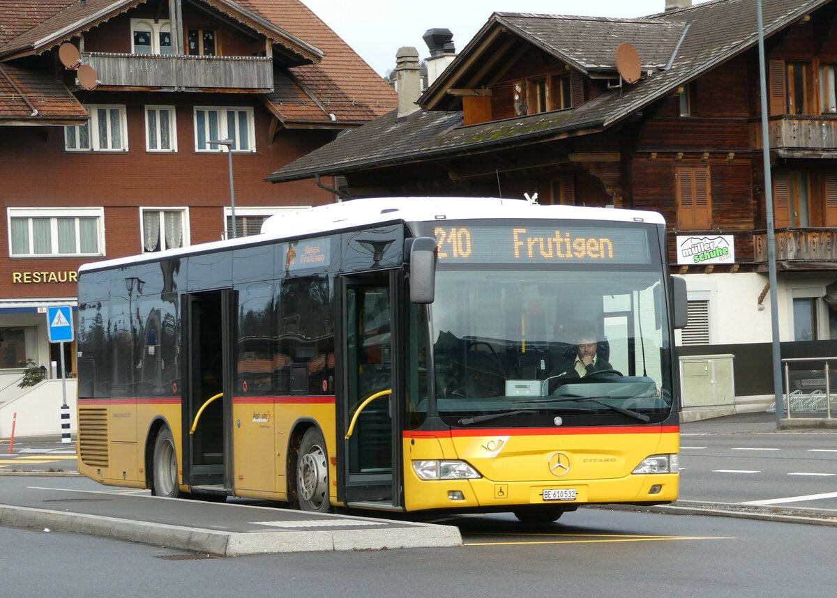 (244'316) - PostAuto Bern - BE 610'532 - Mercedes am 31. Dezember 2022 beim Bahnhof Reichenbach