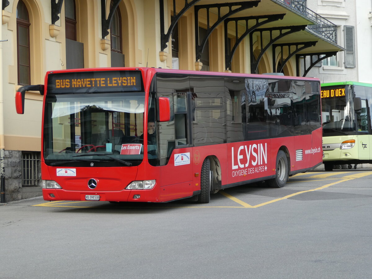 (244'396) - Leysin-Excursions, Leysin - VD 398'538 - Mercedes (Imfeld, D-Landstuhl) am 2. Januar 2023 beim Bahnhof Leysin-Feydey