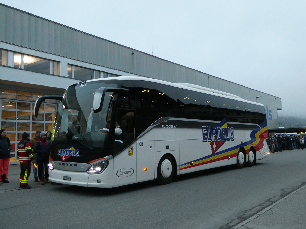 (244'487) - Eurobus, Bern - Nr. 1/BE 379'901 - Setra am 7. Januar 2023 beim Bahnhof Frutigen