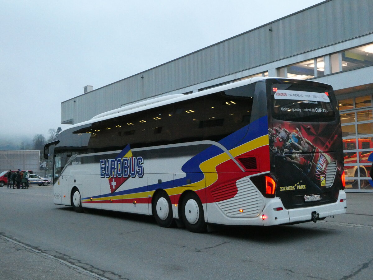 (244'488) - Eurobus, Bern - Nr. 1/BE 379'901 - Setra am 7. Januar 2023 beim Bahnhof Frutigen