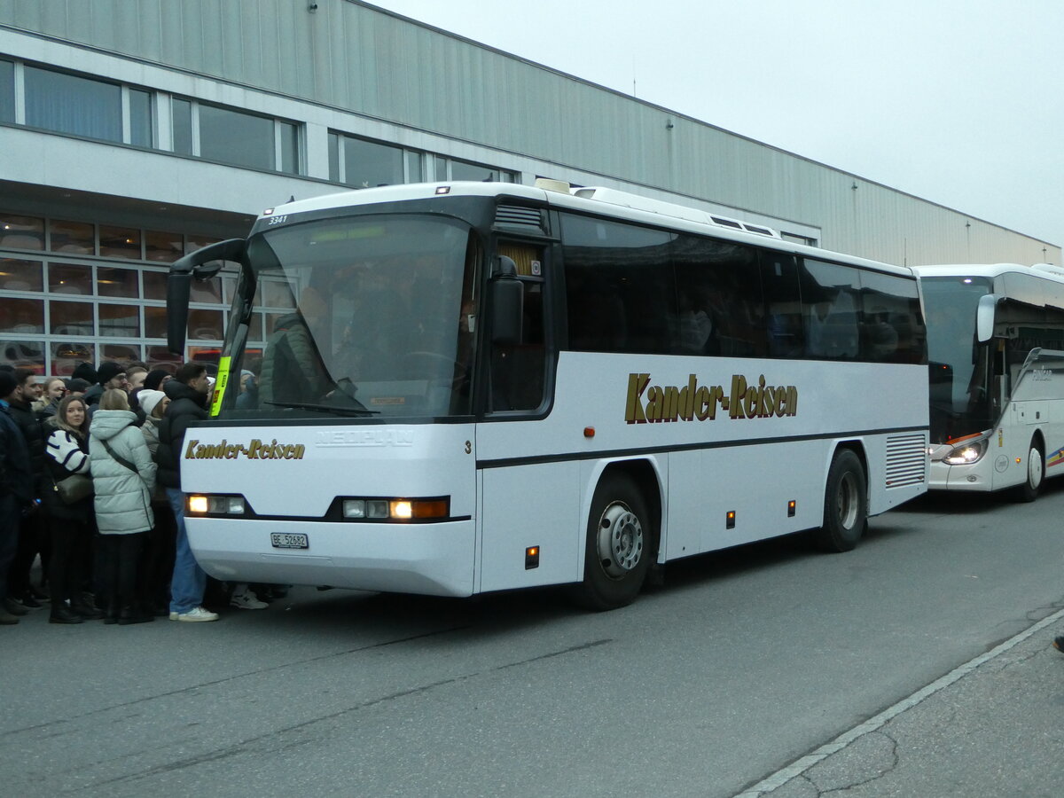 (244'531) - Kander-Reisen, Frutigen - Nr. 3/BE 52'682 - Neoplan (ex Autopostale, Croglio PID 3341) am 7. Januar 2023 beim Bahnhof Frutigen