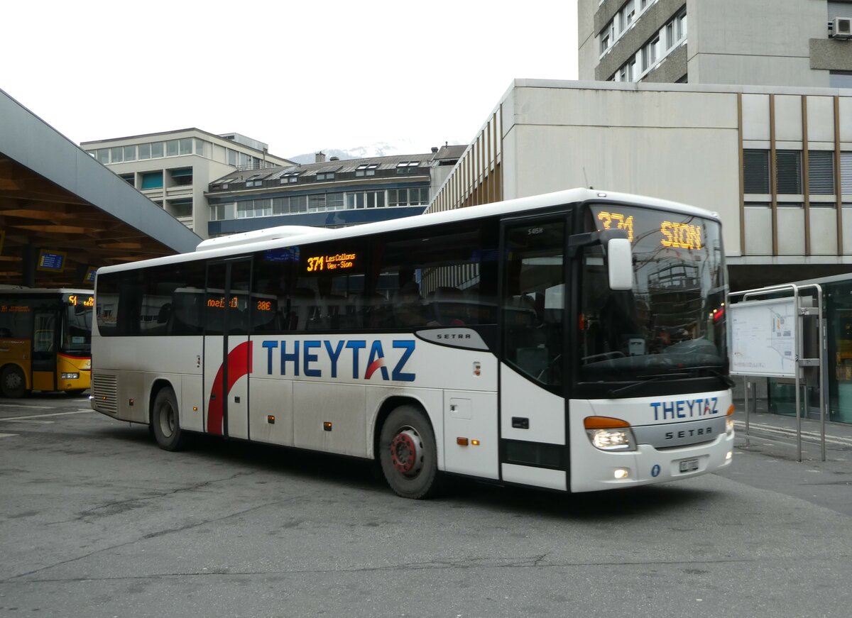 (244'980) - Theytaz, Sion - VS 11'002 - Setra am 11. Januar 2023 beim Bahnhof Sion