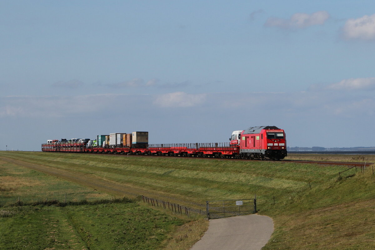 245 022 mit einem  Sylt-Shuttle  aus Westerland kommend am 15. September 2023 bei Klanxb�ll.