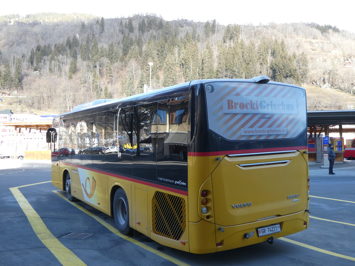 (245'106) - PostAuto Graubnden - Nr. 1/GR 74'221/PID 10'930 - Volvo (ex Fontana, Ilanz Nr. 1) am 18. Januar 2023 beim Bahnhof Ilanz