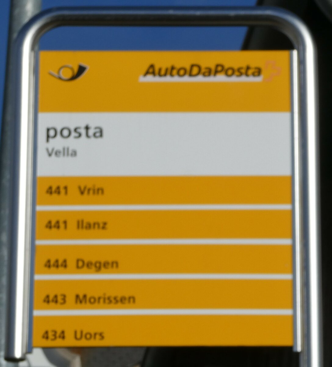(245'149) - PostAuto-Haltestellenschild - Vella, posta - am 18. Januar 2023