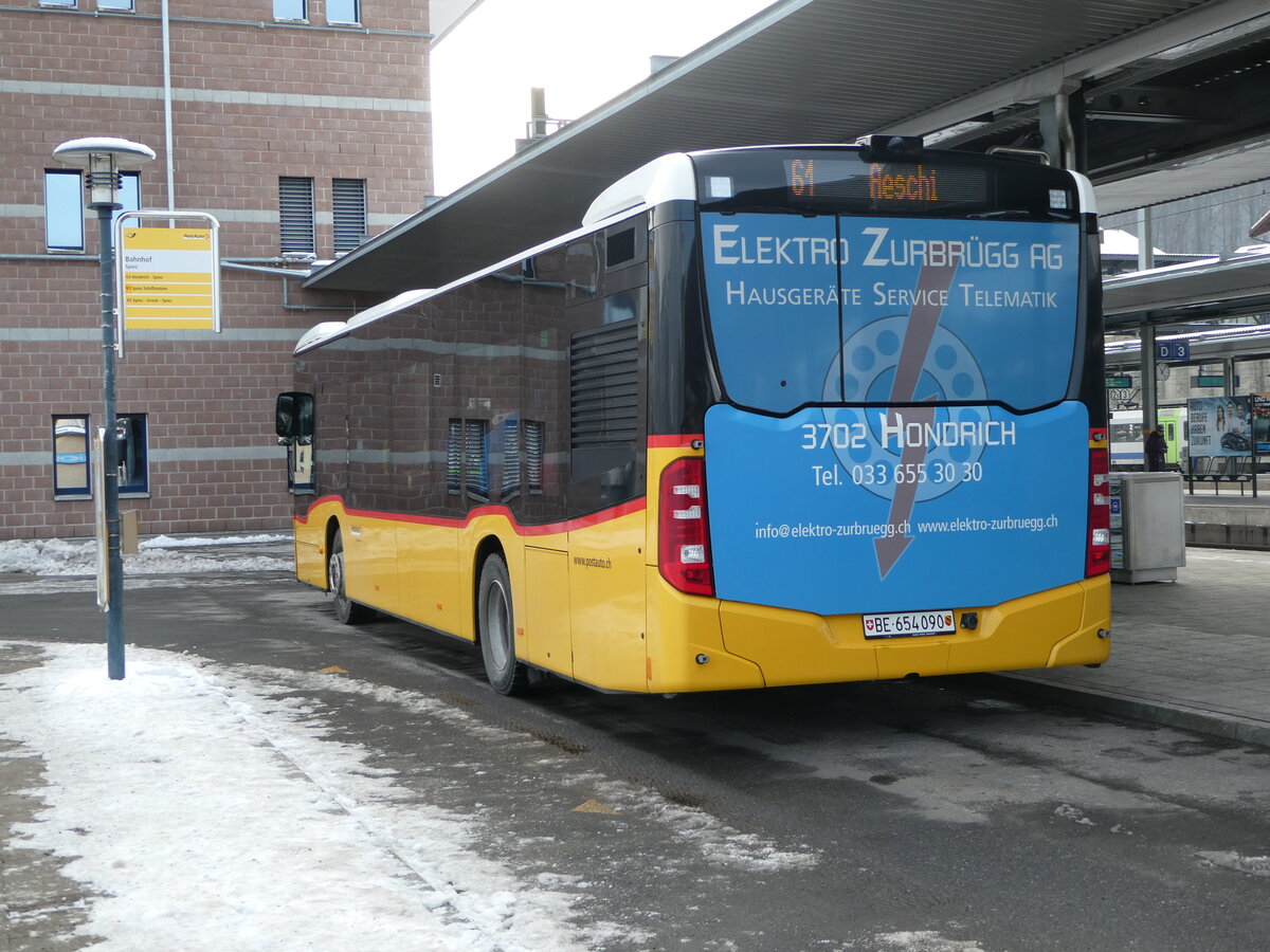 (245'323) - PostAuto Bern - BE 654'090/PID 11'402 - Mercedes am 24. Januar 2023 beim Bahnhof Spiez