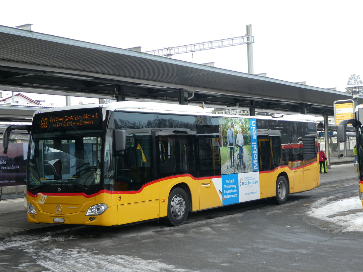 (245'325) - PostAuto Bern - BE 610'542/PID 11'686 - Mercedes am 24. Januar 2023 beim Bahnhof Spiez