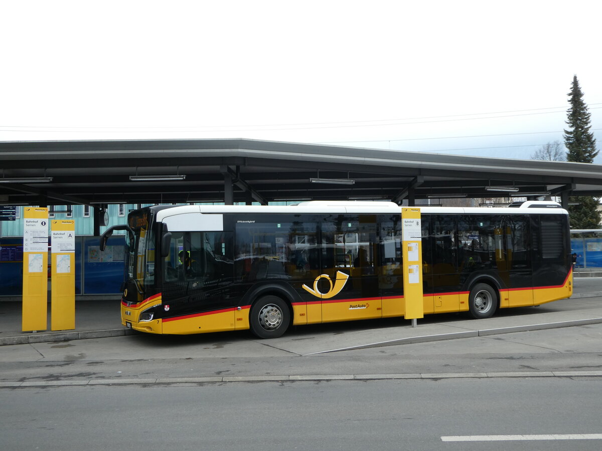 (245'345) - PostAuto Zentralschweiz - Nr. 7/OW 10'040/PID 11'414 - MAN am 25. Januar 2023 beim Bahnhof Sarnen