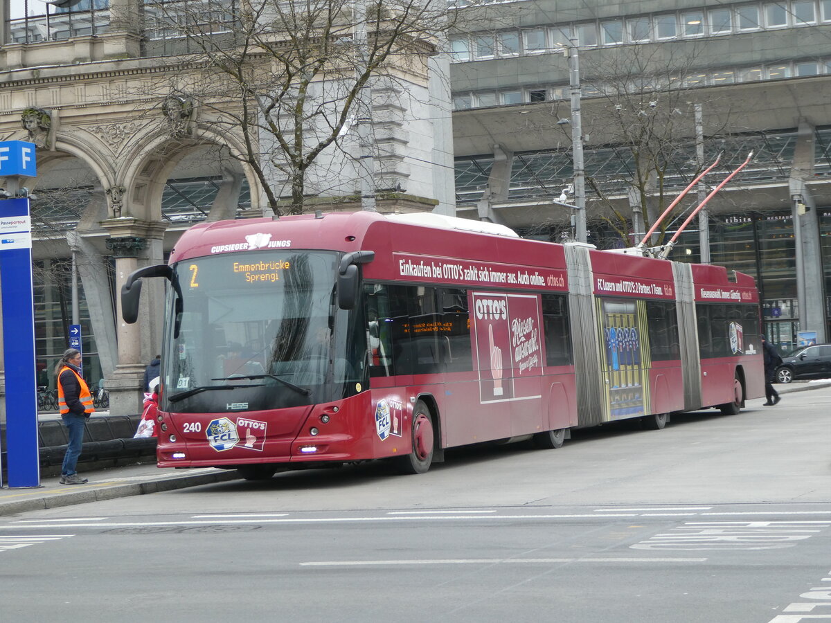 (245'364) - VBL Luzern - Nr. 240 - Hess/Hess Doppelgelenktrolleybus am 25. Januar 2023 beim Bahnhof Luzern