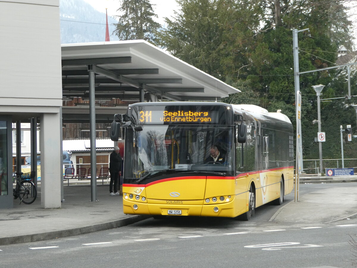 (245'401) - PostAuto Zentralschweiz - Nr. 57/NW 5258/PID 10'254 - Solaris (ex Nr. 18; ex Thepra, Stans Nr. 18) am 25. Januar 2023 beim Bahnhof Stans