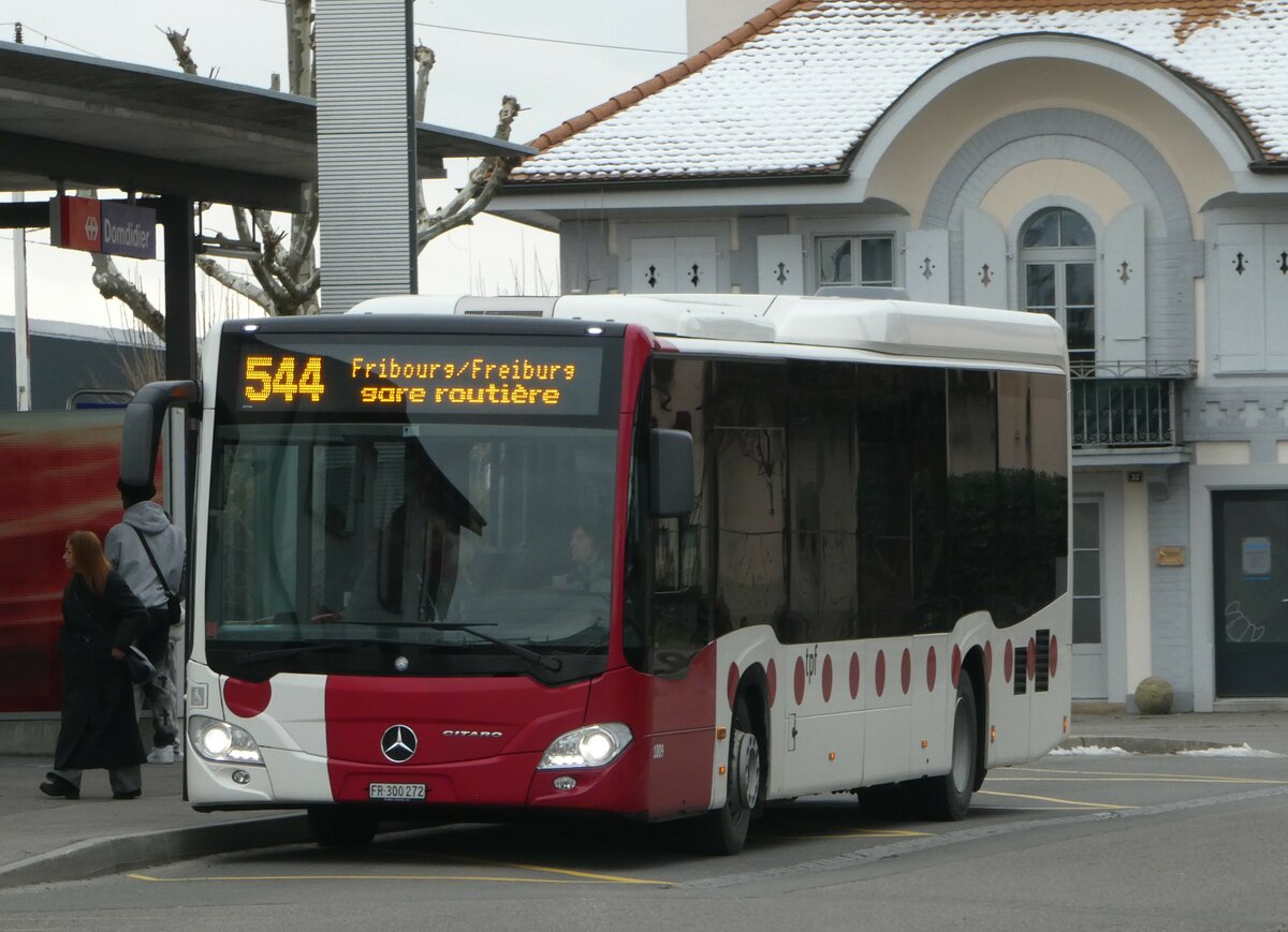 (245'527) - TPF Fribourg - Nr. 1009/FR 300'272 - Mercedes am 28. Januar 2023 beim Bahnhof Domdidier