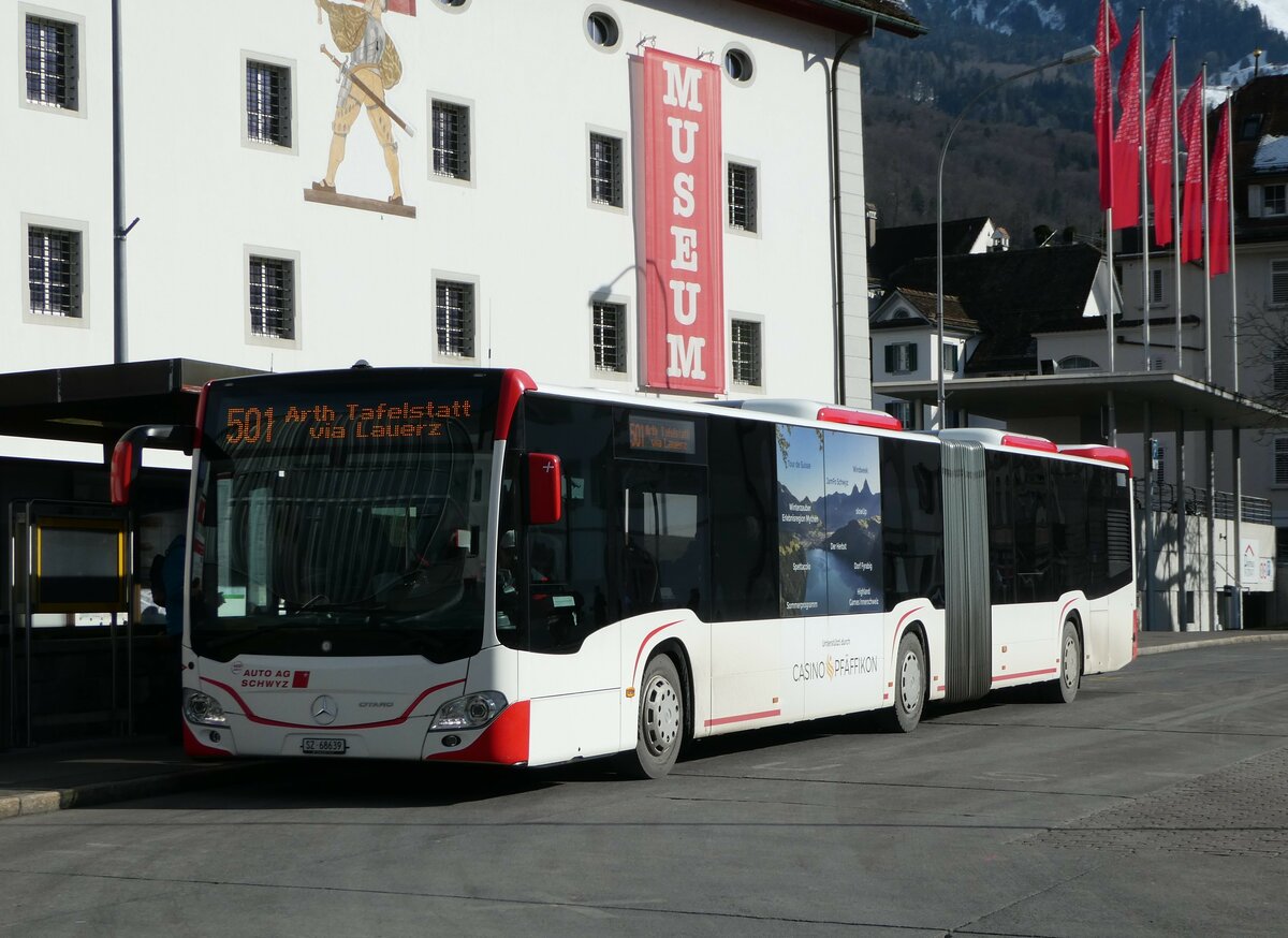 (245'722) - AAGS Schwyz - Nr. 39/SZ 68'639 - Mercedes am 3. Februar 2023 in Schwyz, Zentrum