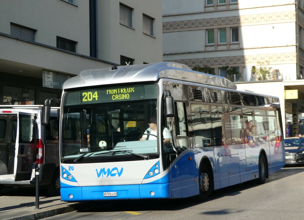 (245'965) - VMCV Clarens - Nr. 80/VD 550'435 - Van Hool am 9. Februar 2023 beim Bahnhof Montreux