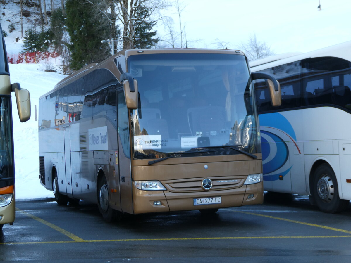 (246'099) - Aus Kroatien: Nawas Travel - DA 277-FC - Mercedes am 14. Februar 2023 in Engelberg, Talstation Titlis
