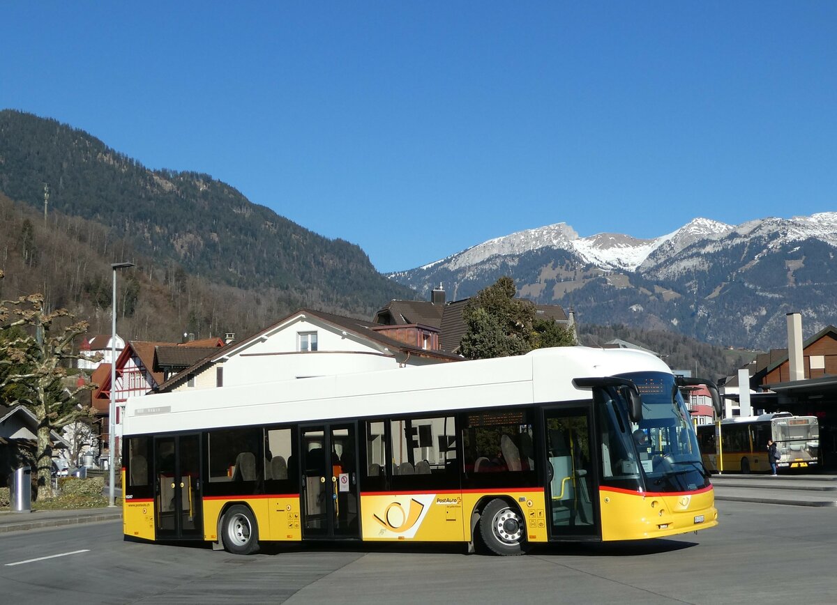 (246'138) - PostAuto Bern - BE 474'560/PID 10'247 - Hess am 16. Februar 2023 beim Bahnhof Sarnen