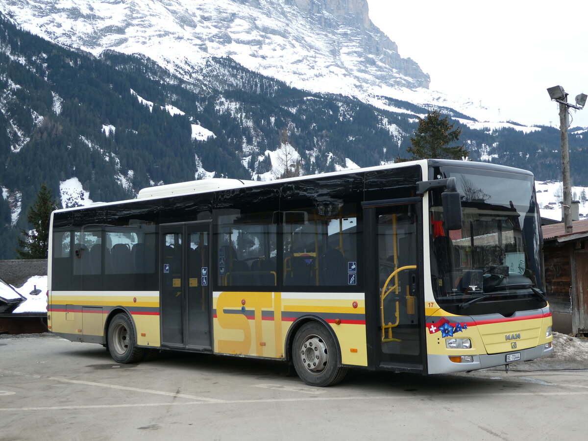 (246'221) - Grindelwaldbus, Grindelwald - Nr. 17/BE 72'444 - MAN/Gppel (ex STI Thun Nr. 133) am 17. Februar 2023 beim Bahnhof Grindelwald