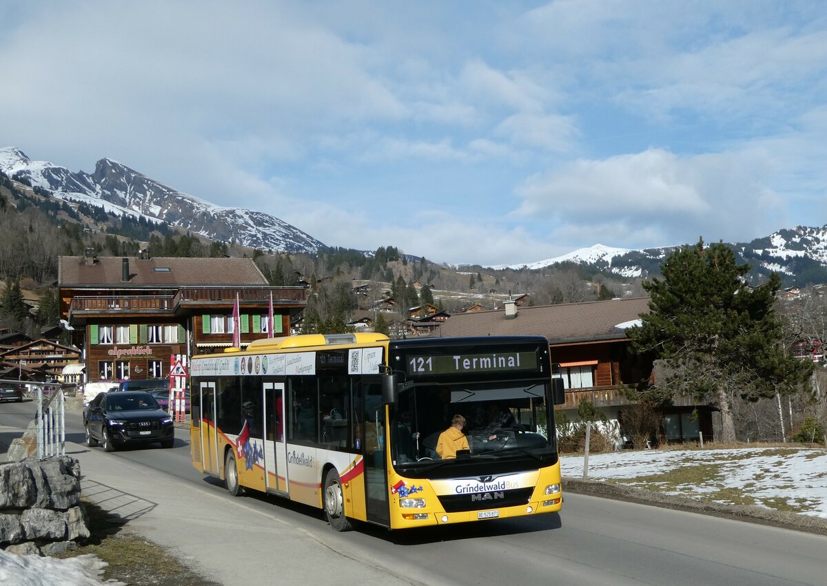 (246'273) - Grindelwaldbus, Grindelwald - Nr. 15/BE 525'871 - MAN am 17. Februar 2023 in Grindelwald, Alpenblick