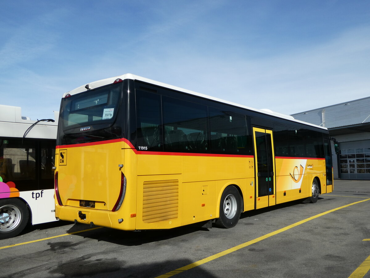 (246'318) - PostAuto Wallis - PID 11'915 - Iveco am 18. Februar 2023 in Kerzers, Interbus