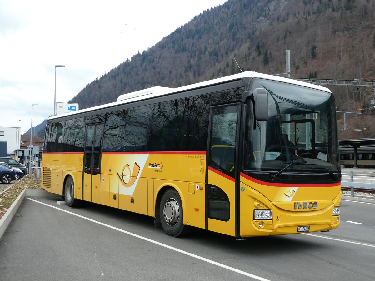 (246'727) - PostAuto Bern - BE 474'688/PID 10'226 - Iveco am 27. Februar 2023 beim Bahnhof Interlaken Ost