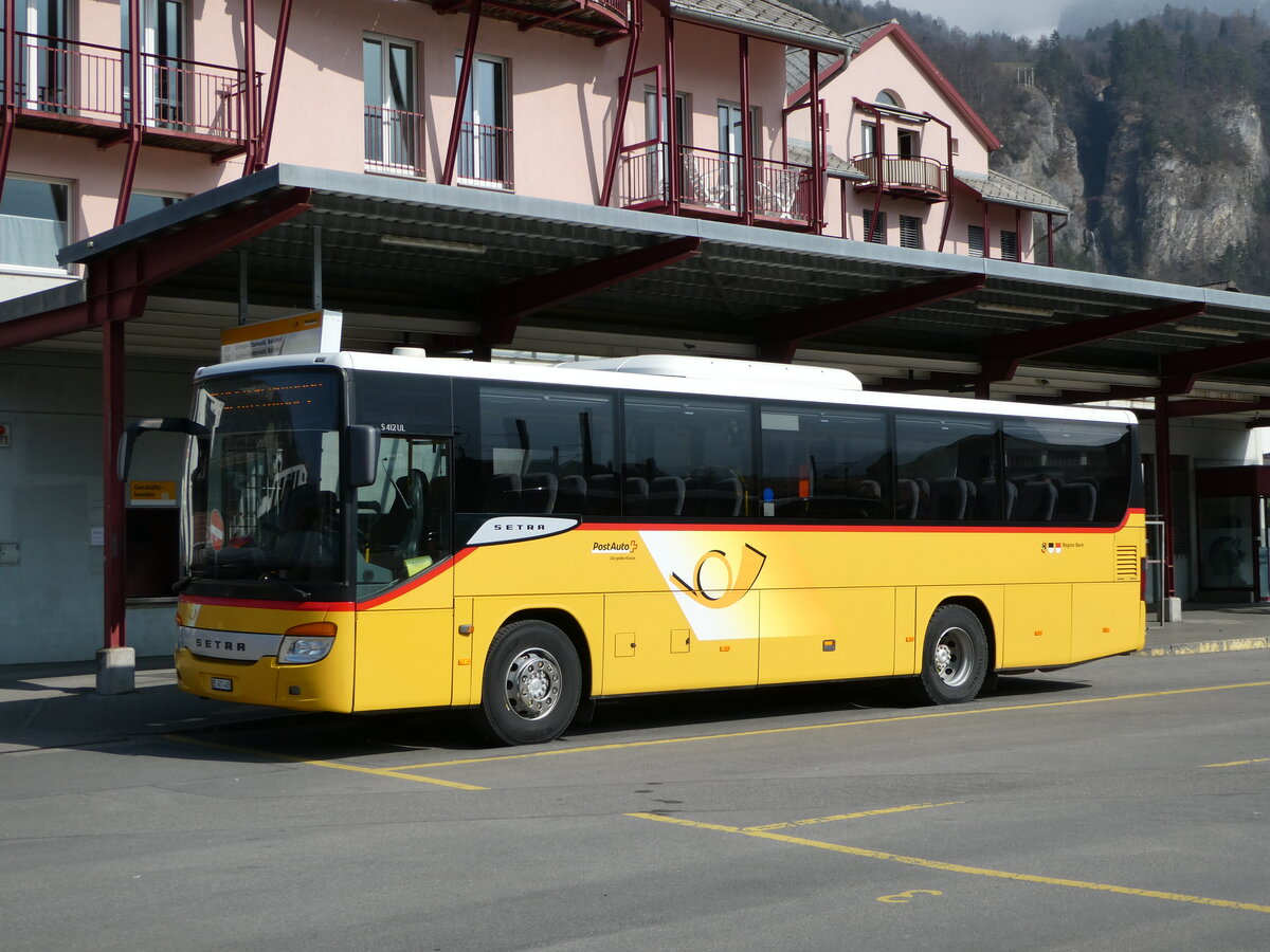 (246'785) - PostAuto Bern - BE 401'465/PID 4715 - Setra (ex AVG Meiringen Nr. 65) am 2. Mrz 2023 in Meiringen, Postautostation