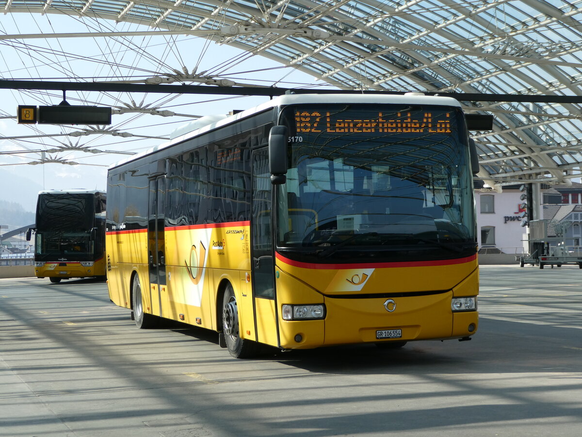 (246'812) - PostAuto Graubnden - GR 106'554/PID 5170 - Irisbus am 3. Mrz 2023 in Chur, Postautostation