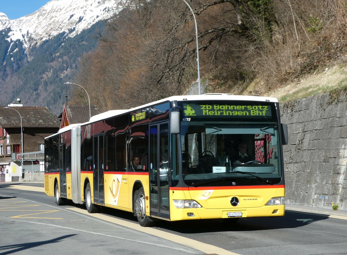 (247'401) - PostAuto Nordschweiz - AG 479'337/PID 4527 - Mercedes am 18. Mrz 2023 beim Bahnhof Brienz