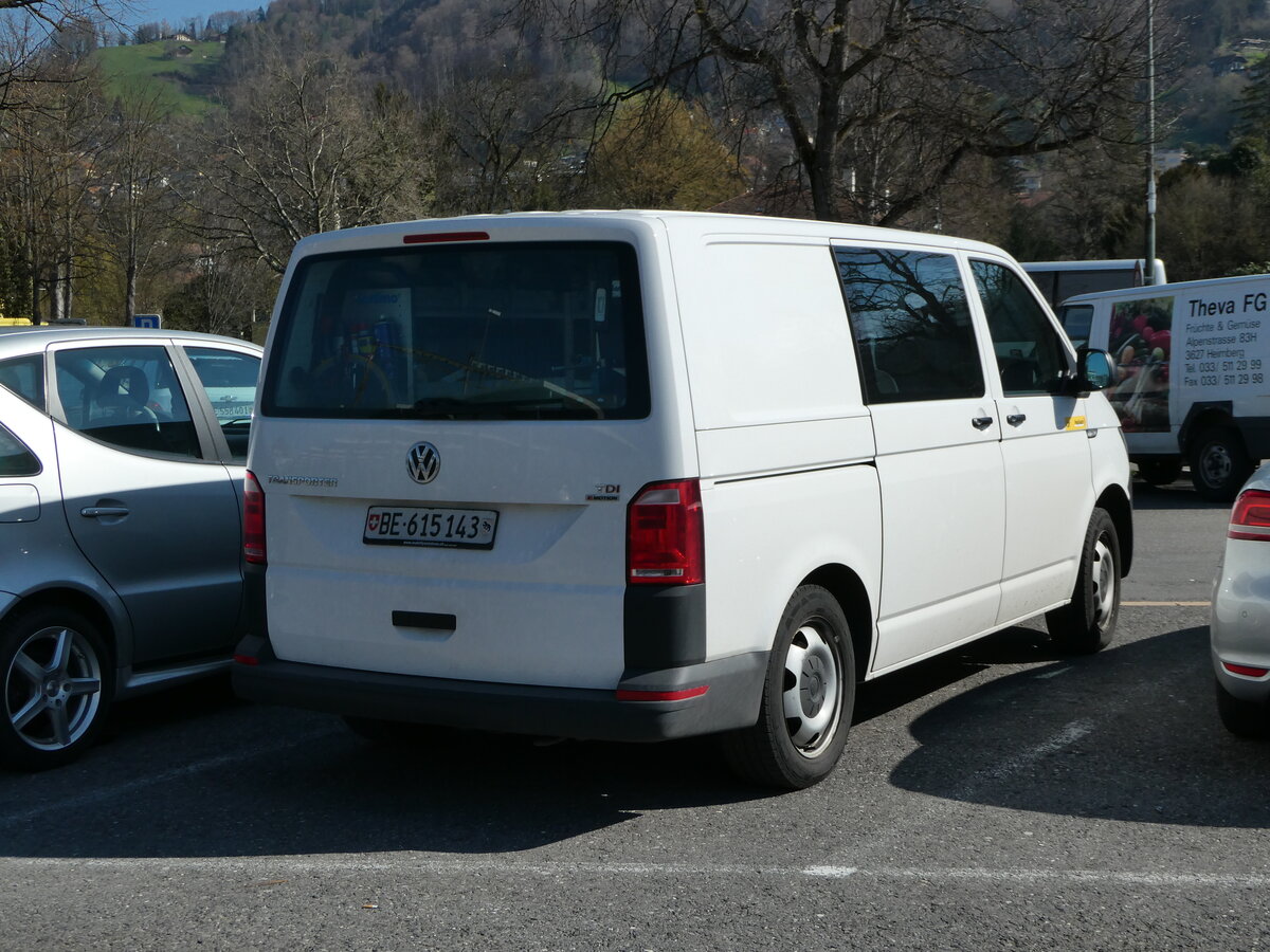 (248'022) - PostAuto Bern - BE 615'143 - VW am 5. April 2023 in Thun, Rosenau
