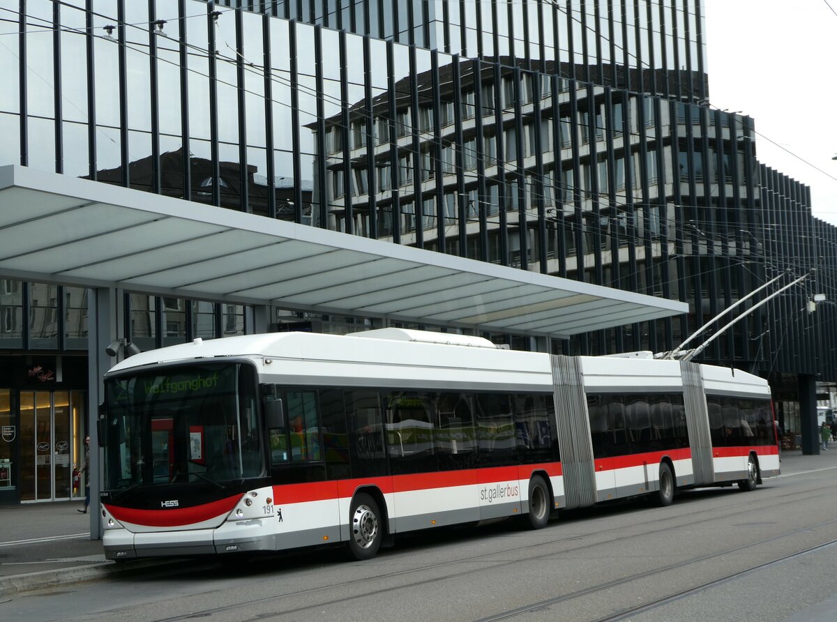 (248'429) - St. Gallerbus, St. Gallen - Nr. 191 - Hess/Hess Doppelgelenktrolleybus am 13. April 2023 beim Bahnhof St. Gallen