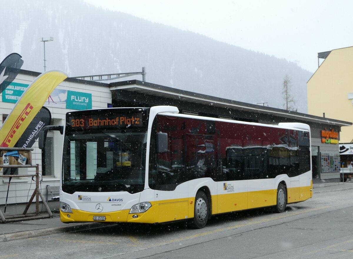 (248'631) - VBD Davos - Nr. 7/GR 25'705 - Mercedes am 15. April 2023 beim Bahnhof Davos Dorf