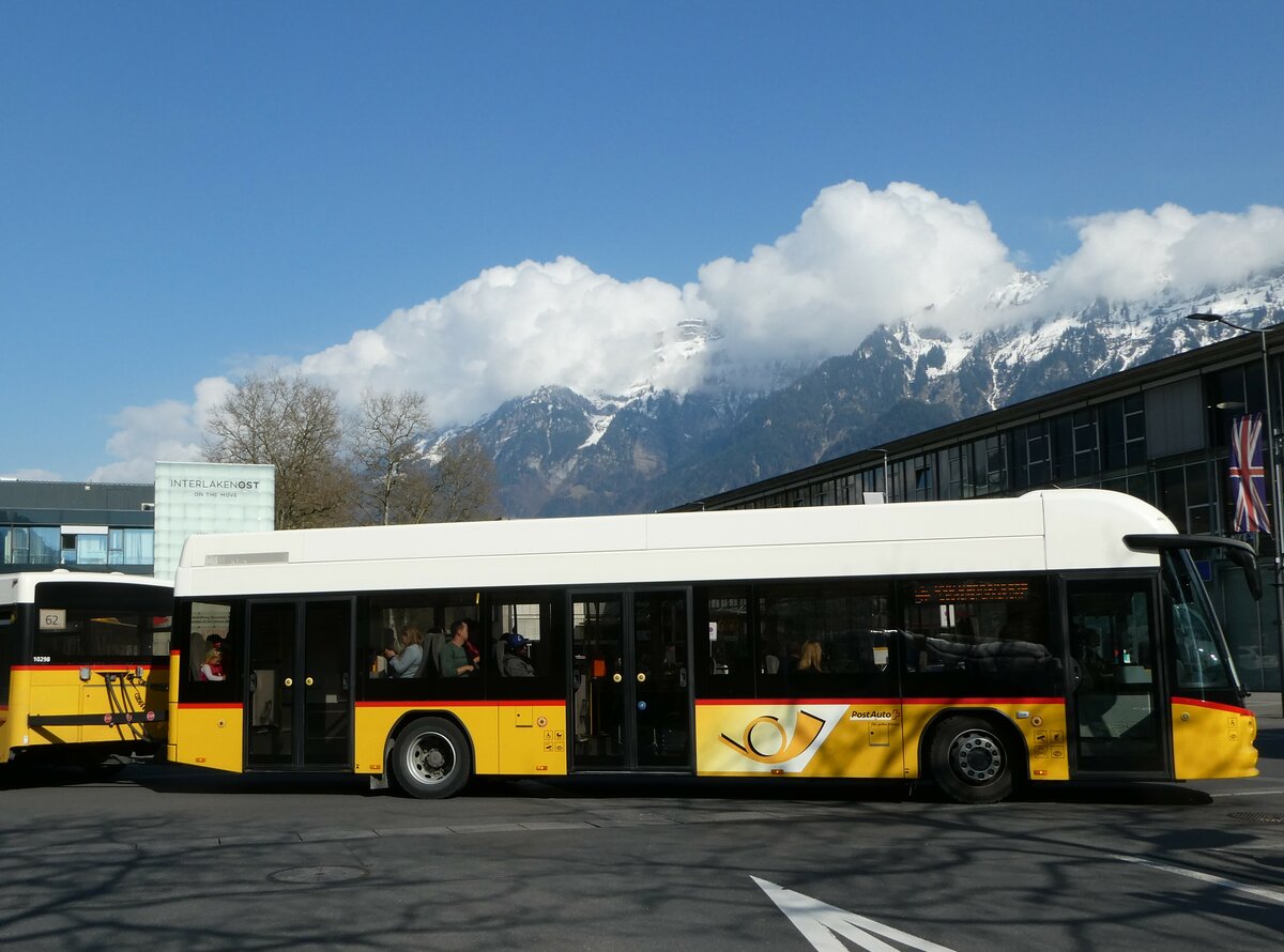 (248'915) - PostAuto Bern - BE 475'161/PID 10'248 - Hess am 19. April 2023 beim Bahnhof Interlaken Ost