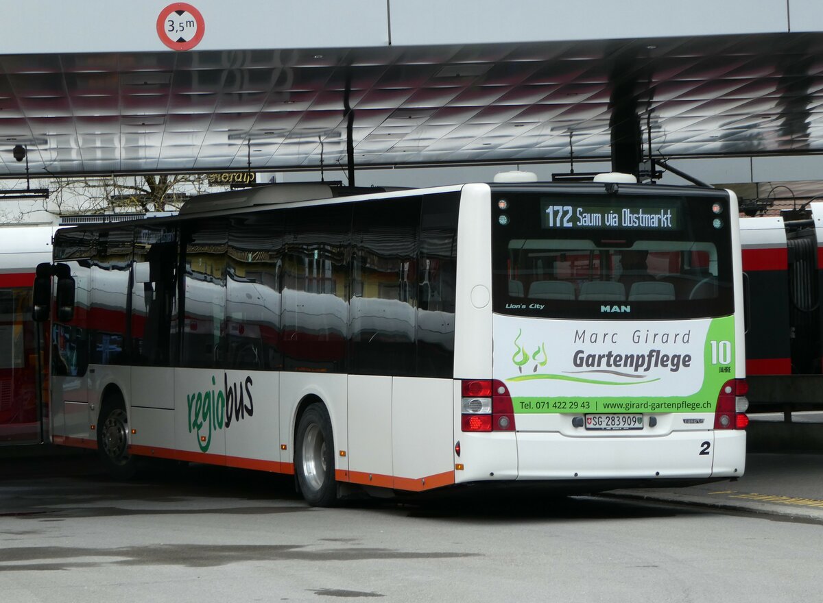 (249'139) - Regiobus, Gossau - Nr. 2/SG 283'909 - MAN am 25. April 2023 beim Bahnhof Herisau