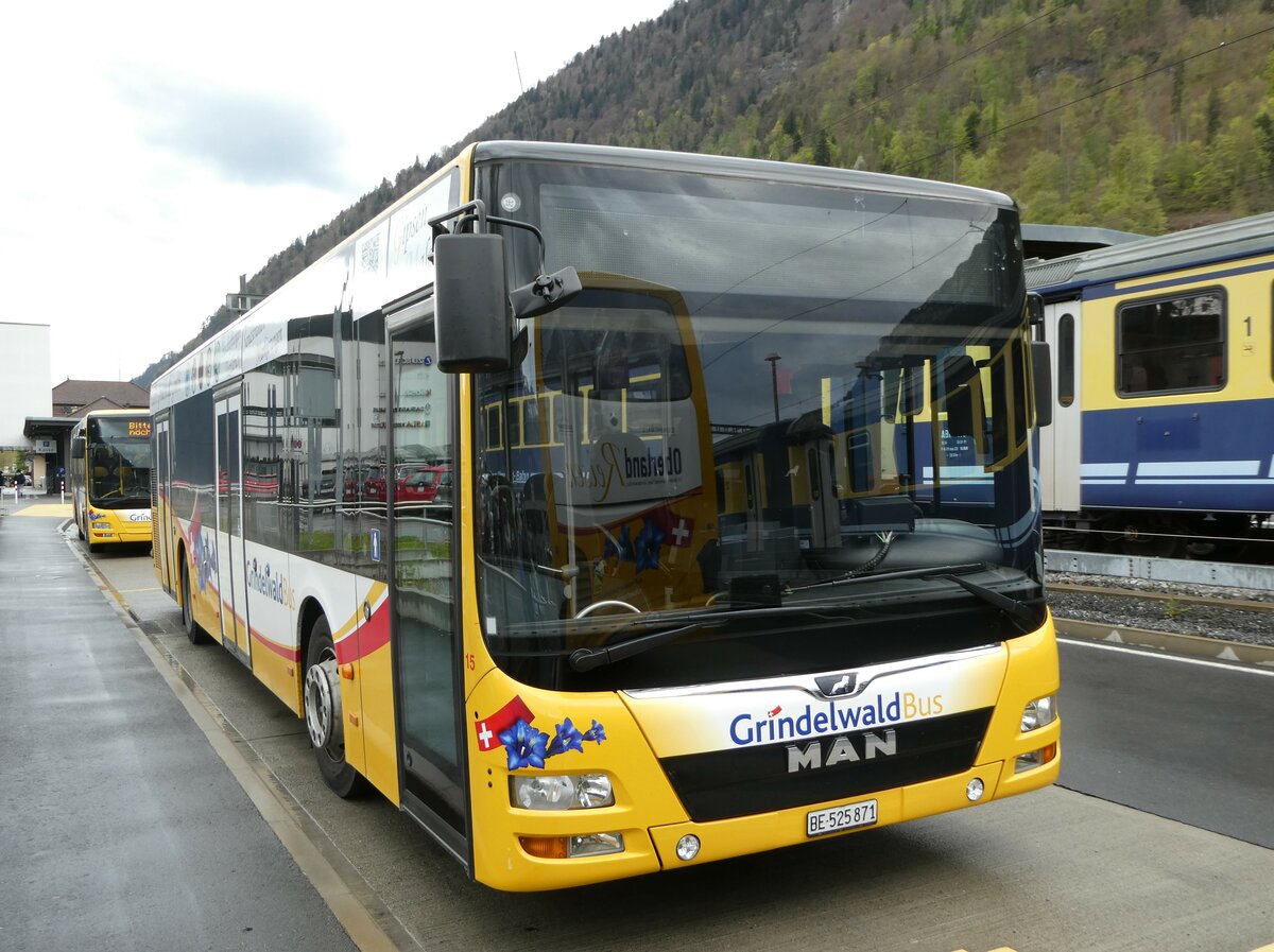 (249'166) - Grindelwaldbus, Grindelwald - Nr. 15/BE 525'871 - MAN am 28. April 2023 beim Bahnhof Interlaken Ost